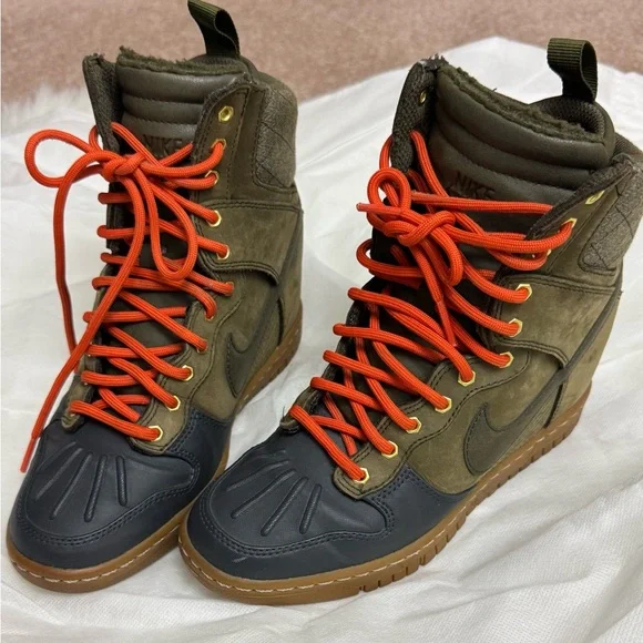 Nike Dunk Sky Hi Sneaker Boot 2.0 Dark Loden Water Repellent Hidden Wedge